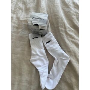 LE SSERAFIM Tube socks and sweatband merch from pop up